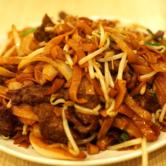 Stir Fried Noodle with Beef 干炒牛河