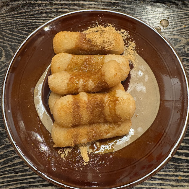 Brown Sugar Glutinous Rice Cake 红糖糍粑