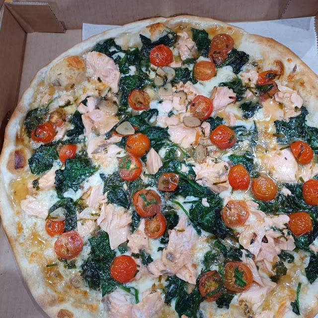 Salmon and Spinach Pizza