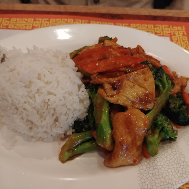 C Chicken or Beef with Broccoli 芥兰套餐