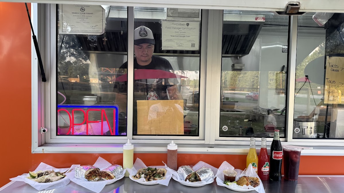 Guanatos Kitchen & Taqueria