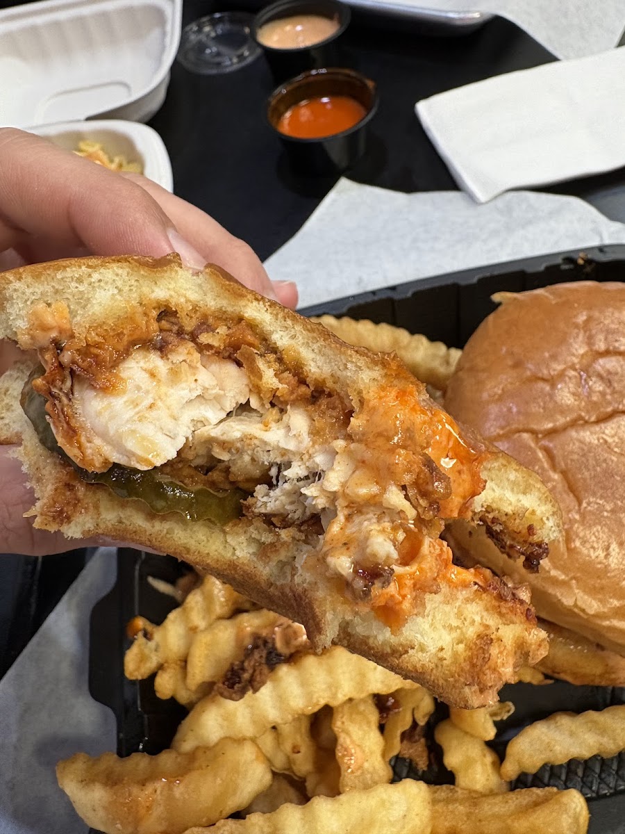 Habibi’s Hawt Chicken