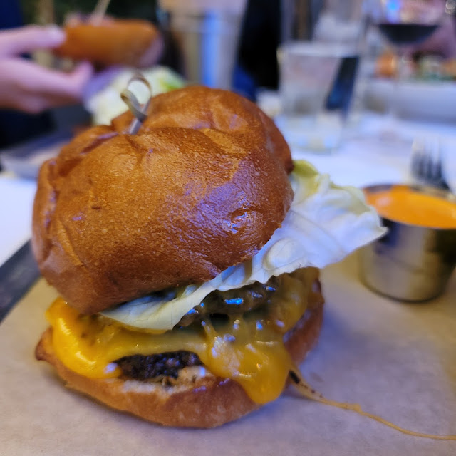 Double Diamond Burger