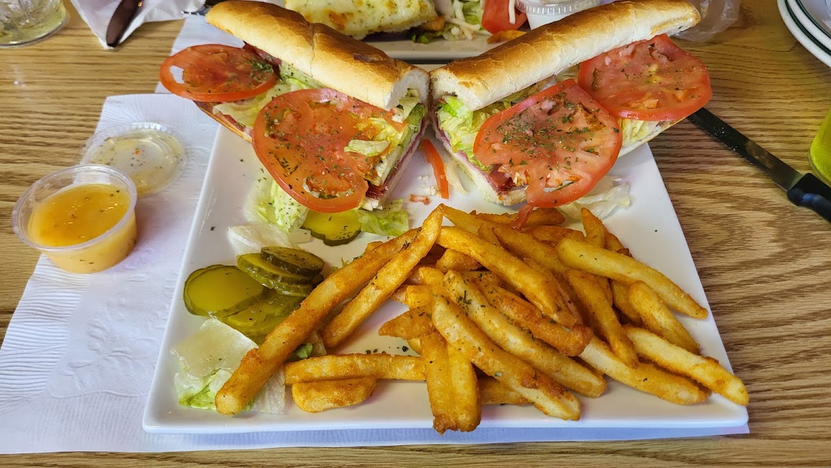 Hotel Loyal Pizza