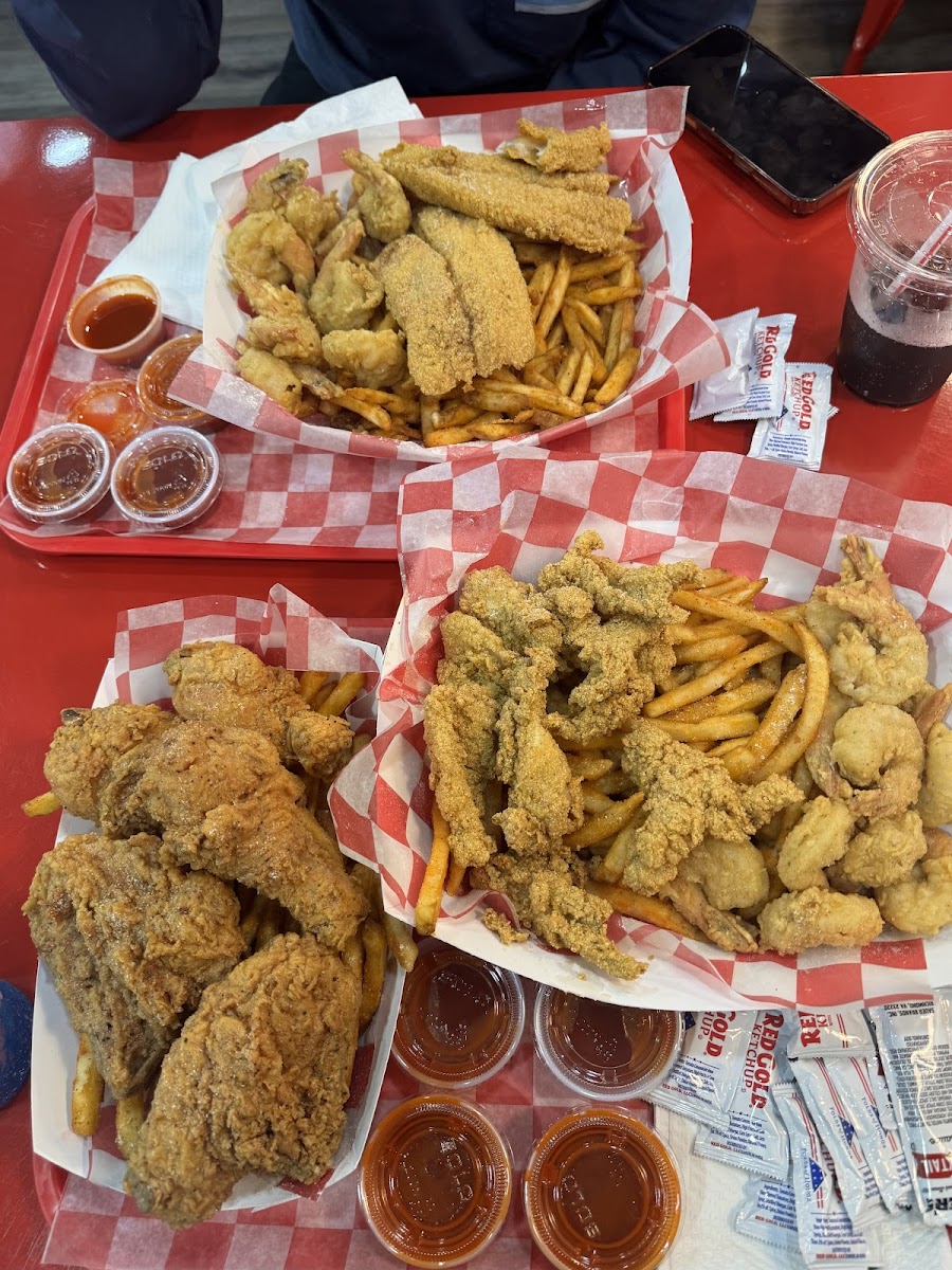 Hotties Chicken, Seafood, & Grill