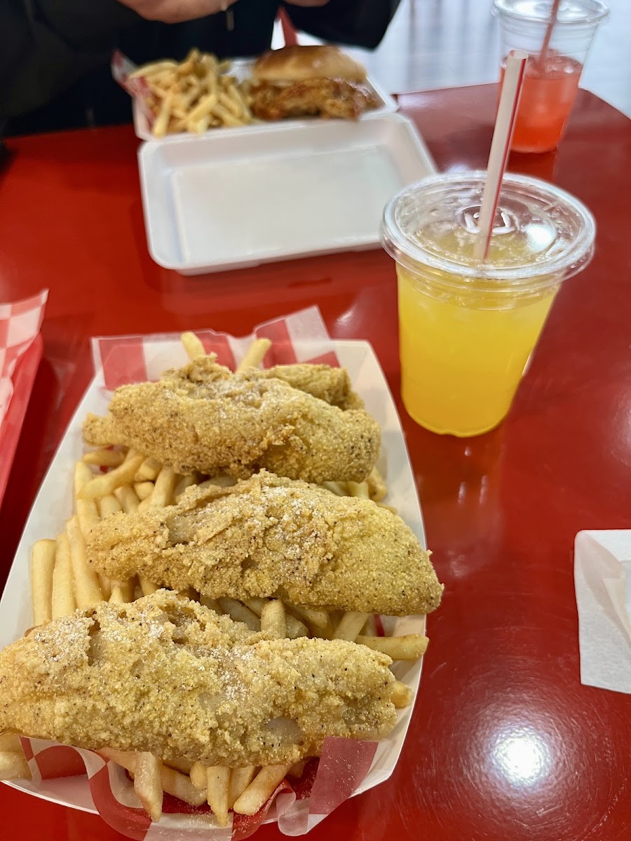 Hotties Chicken, Seafood, & Grill