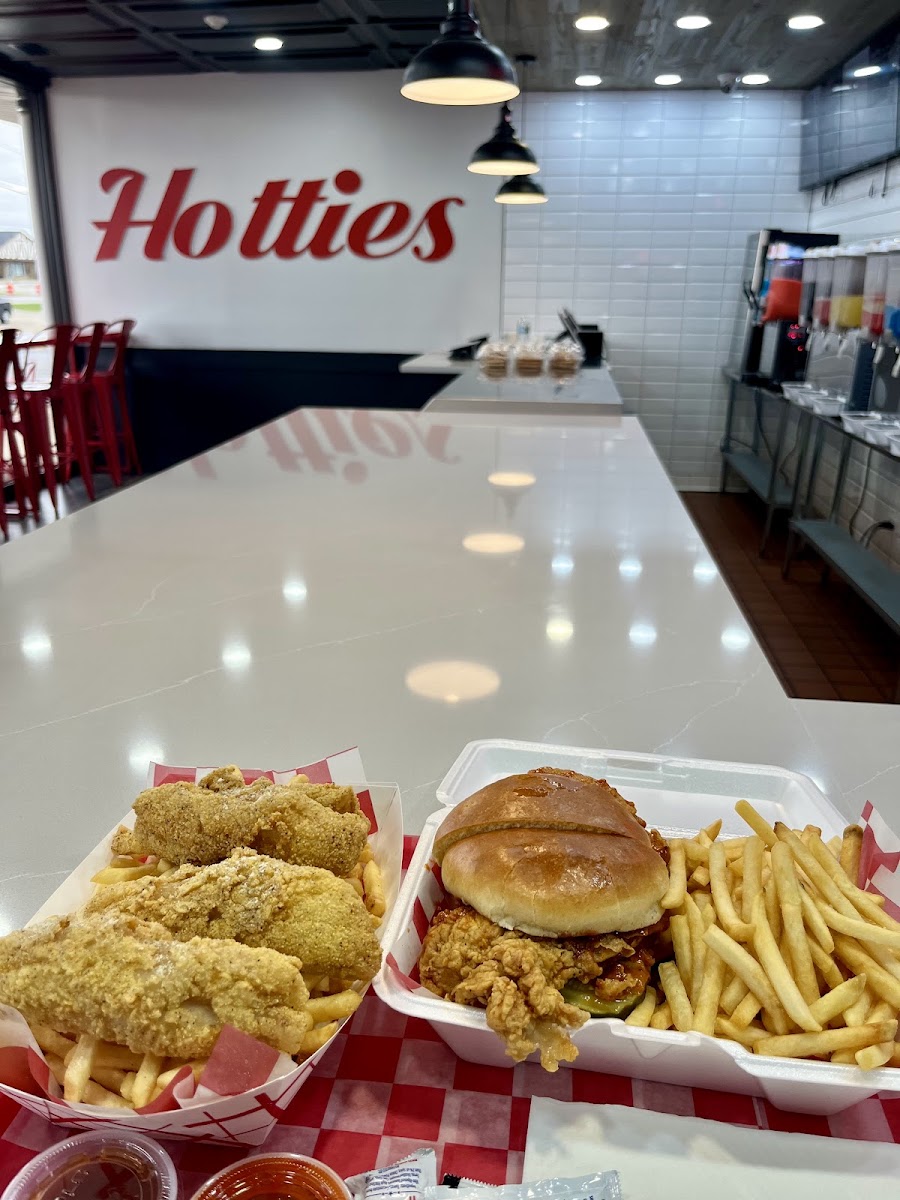 Hotties Chicken, Seafood, & Grill