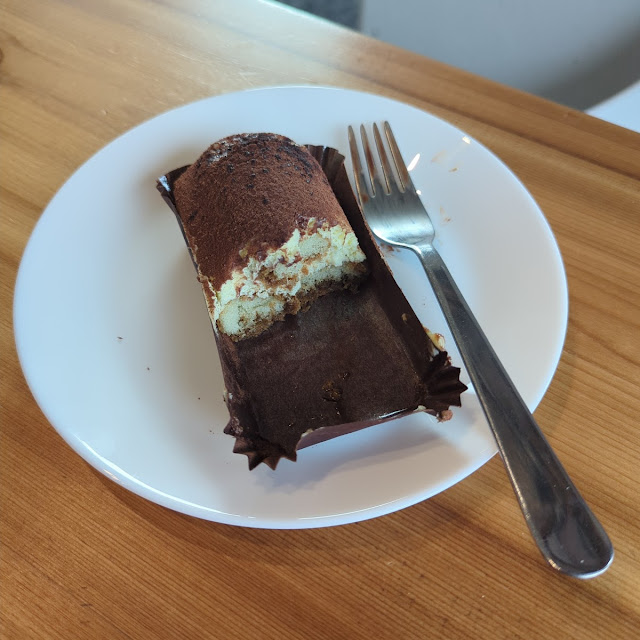 Tiramisu Cake