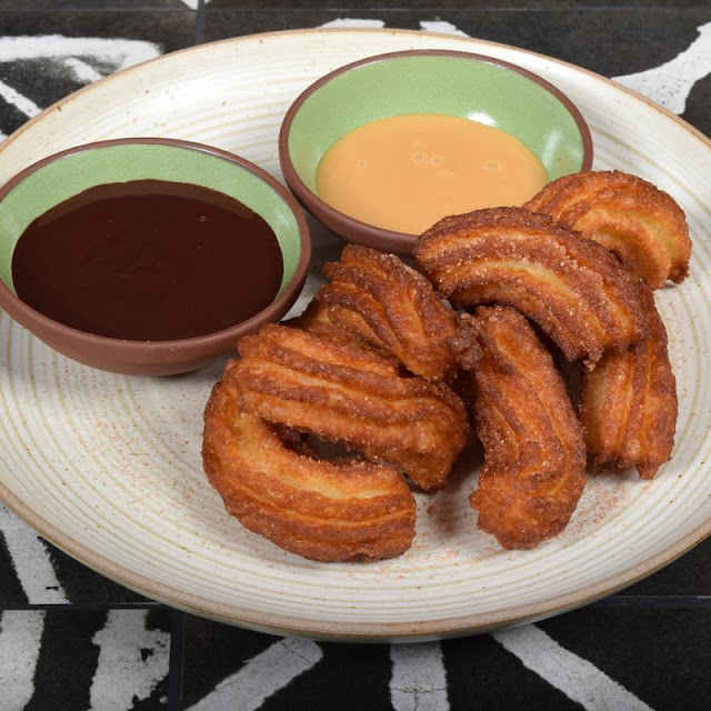 Churros Con Chocolate