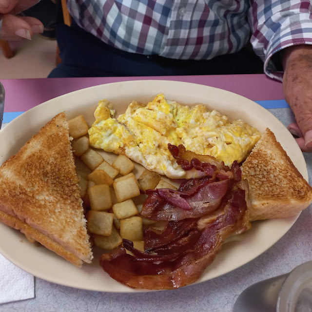 Huevo Con Papas Y Tocino