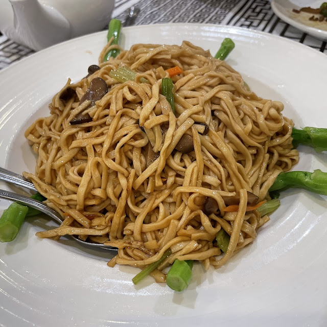 E-Fu Noodles with Mushroom 北彊乾燒伊麵