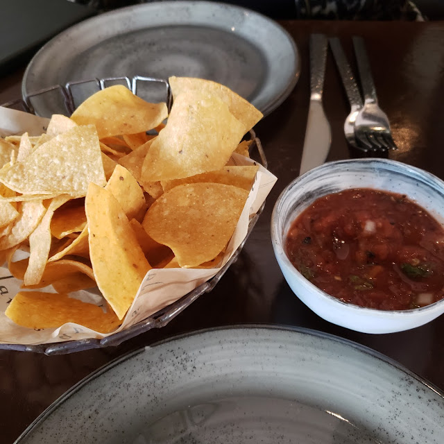 Totopos De Mariscos
