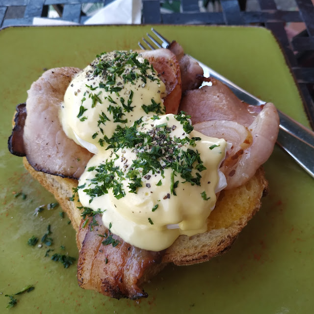 Eggs Benedict