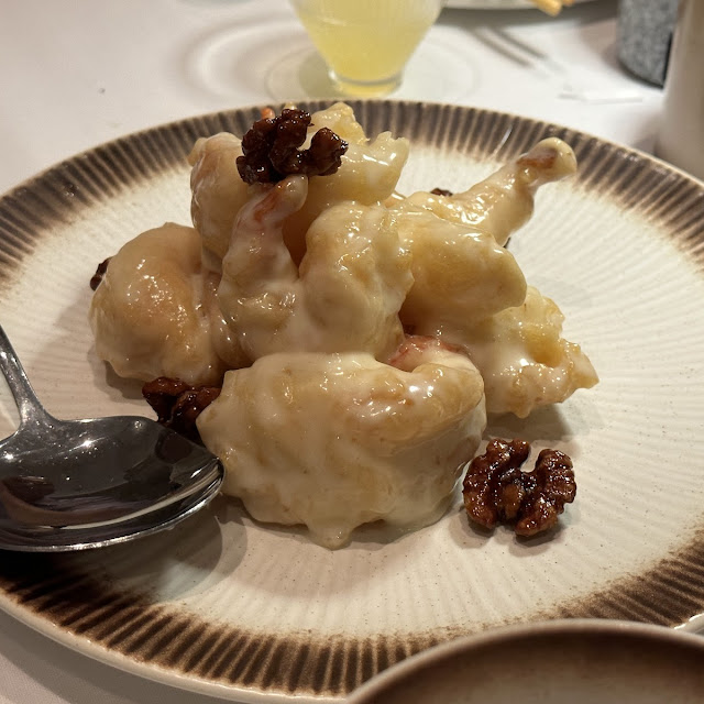 crispy shrimp with honey walnuts 奶油核桃虾