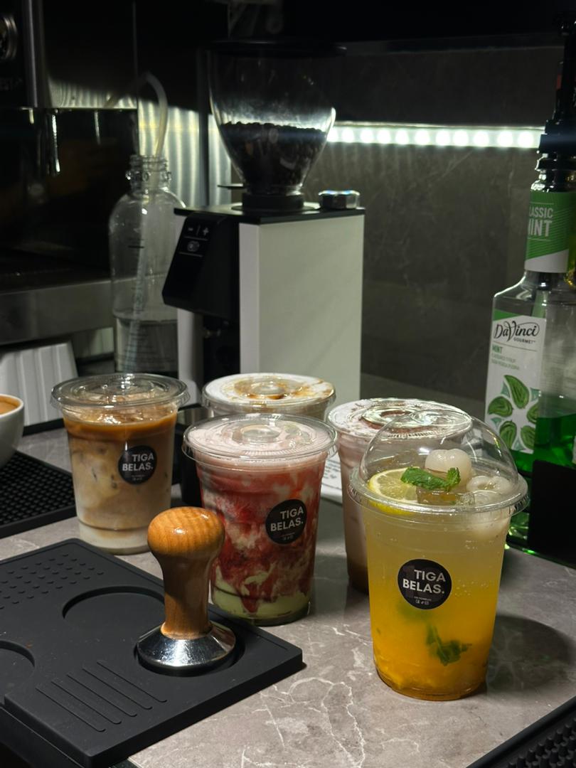 KAFE TIGA BELAS