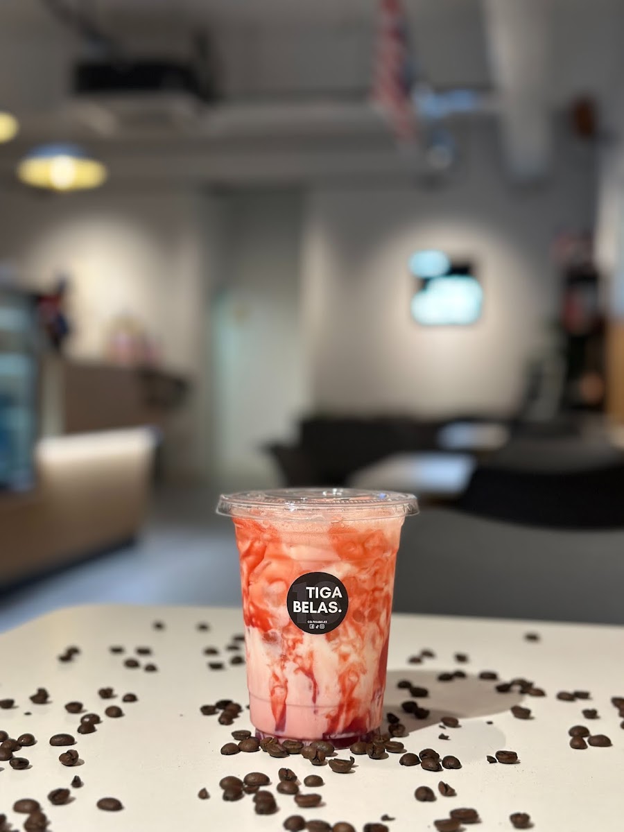 KAFE TIGA BELAS