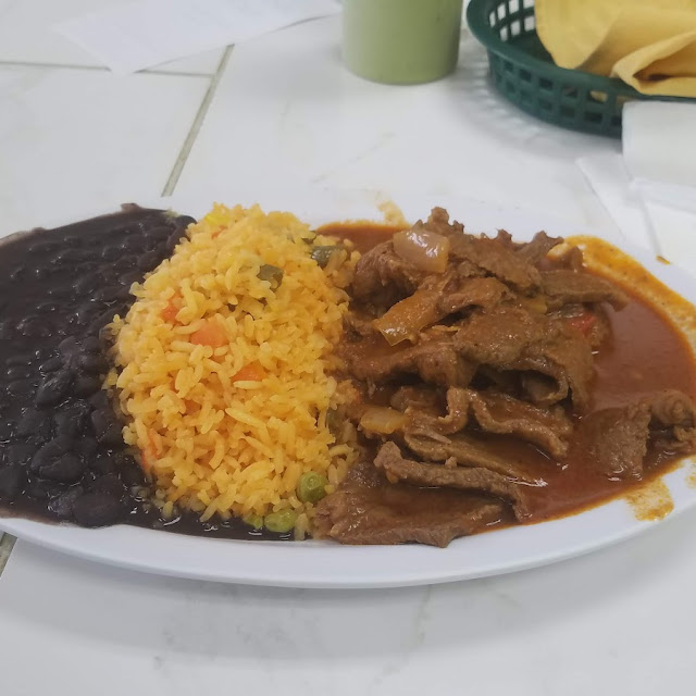 Gisado De Res Con Arroz Y Frijoles
