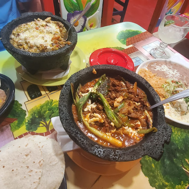 Molcajete Carne Lava Rock