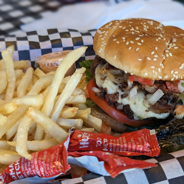 Pirata Cheeseburger with Fries