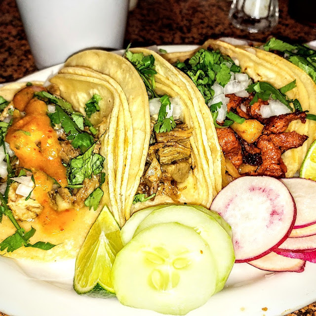 Tacos De Carne Asada Y Carnitas