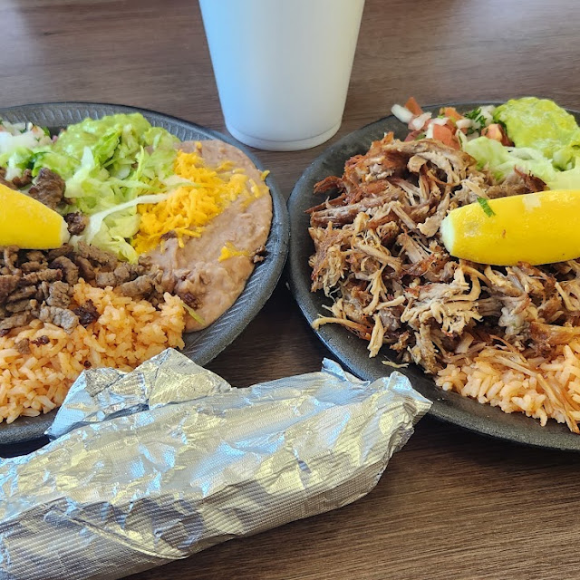 Plato De Carne Azada Arroz Frijoles Ensalada Pico De Gallo Guacamole Y Tortillas