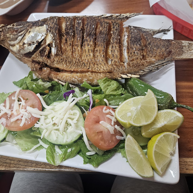Mojarra Frita Con Ensalada