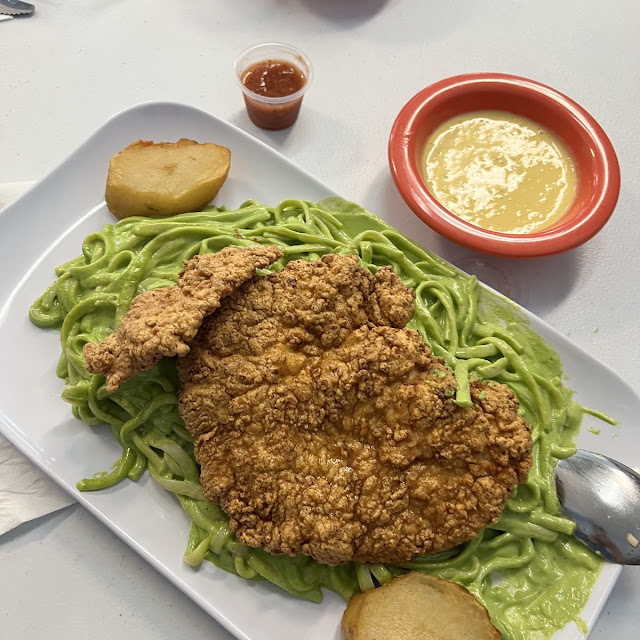 Tallarines Verde Con Pollo Bistec