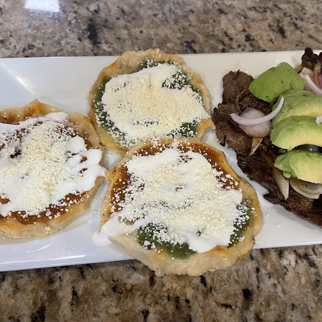 Picaditas Con Carne Asada