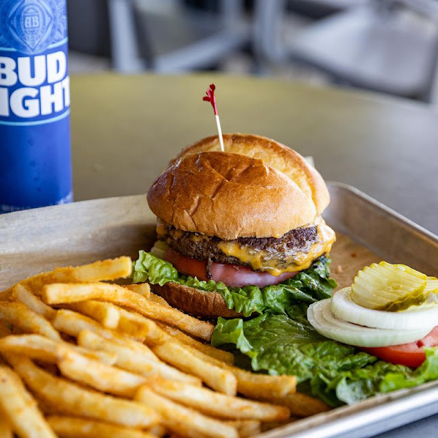 Yacht Club Burger