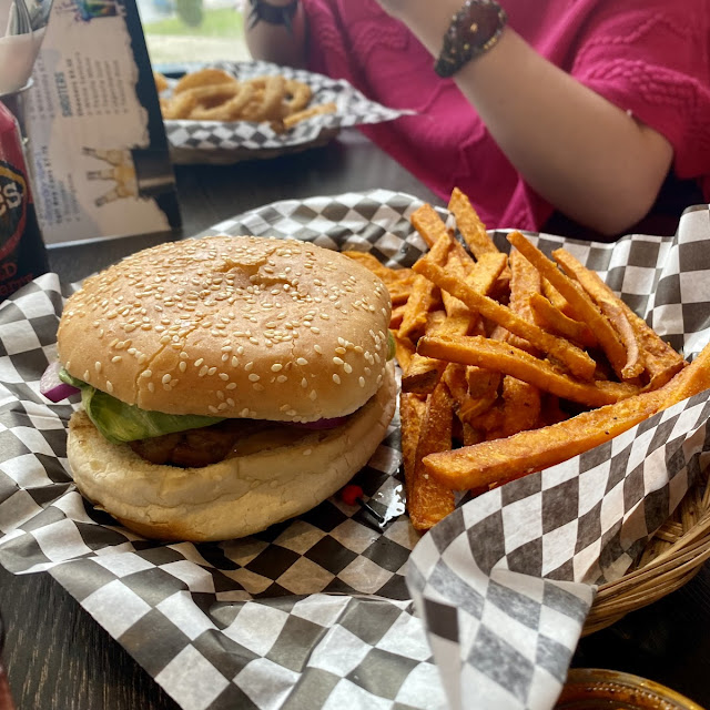 Hamburger with Sweet Potatoe Fries