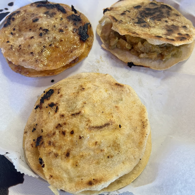 Gorditas De Asada Chicharrón En Salsa Y De Discada