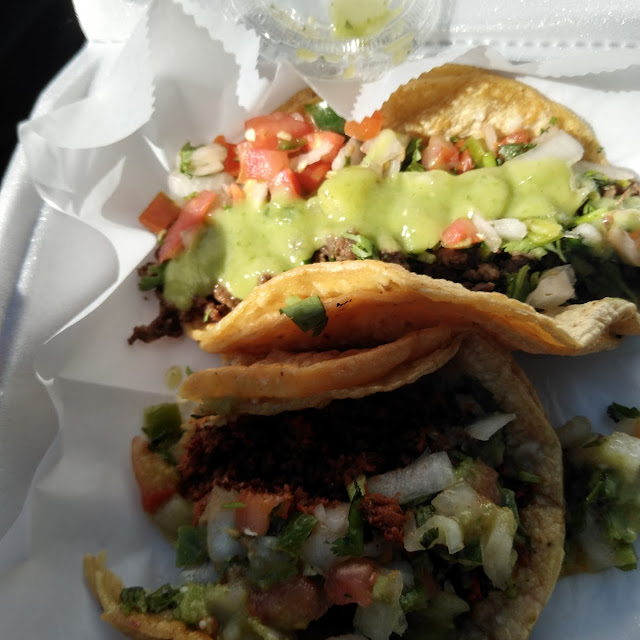 Taco De Carne Asada Y Taco De Chorizo