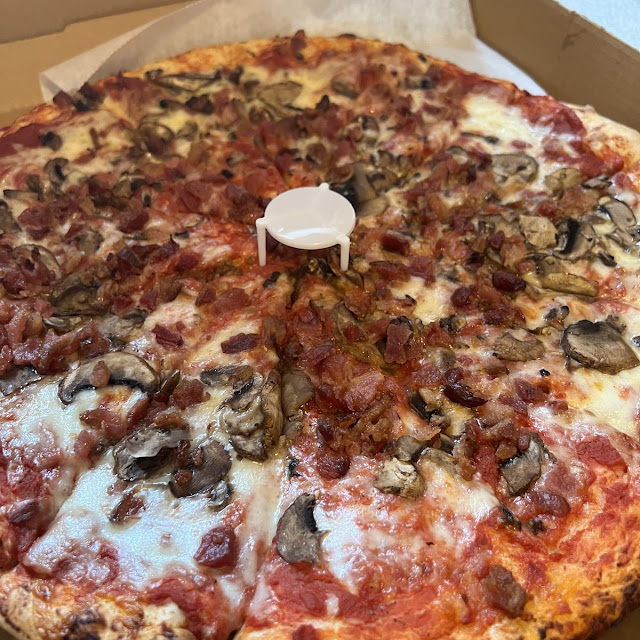 Extra Large Pizza with Pepperoni and Bacon