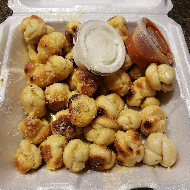 Garlic Knots w Ranch & Marinara