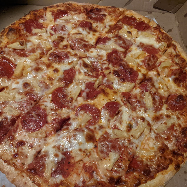 Large Pizza with Pepperoni and Pineaaple