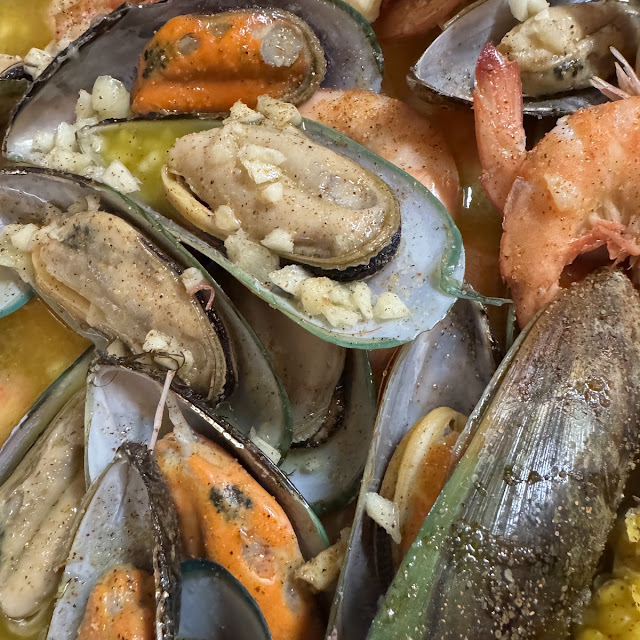 4 Lobster Tail 1 lb Mussel 1 lb Shrimp