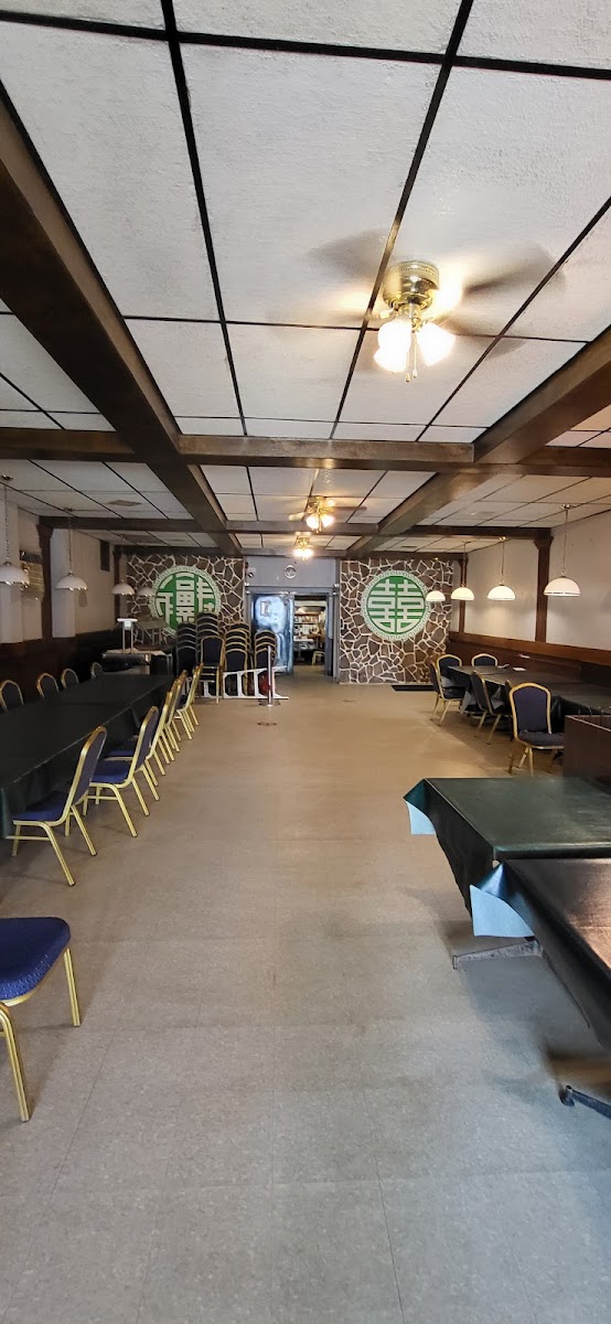 London Cafe Restaurant & Tvrn