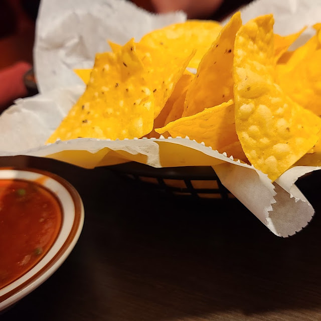 lg Chips & Salsa