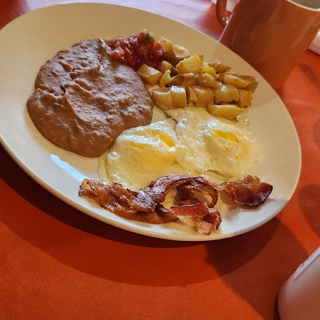 Huevos Divorciados Salsa Aparte