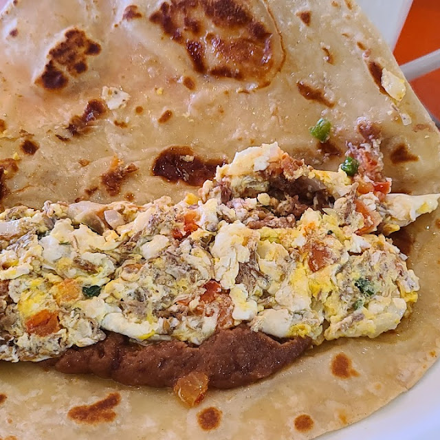 Taco De Machacado Con Huevo Ala Mexicana