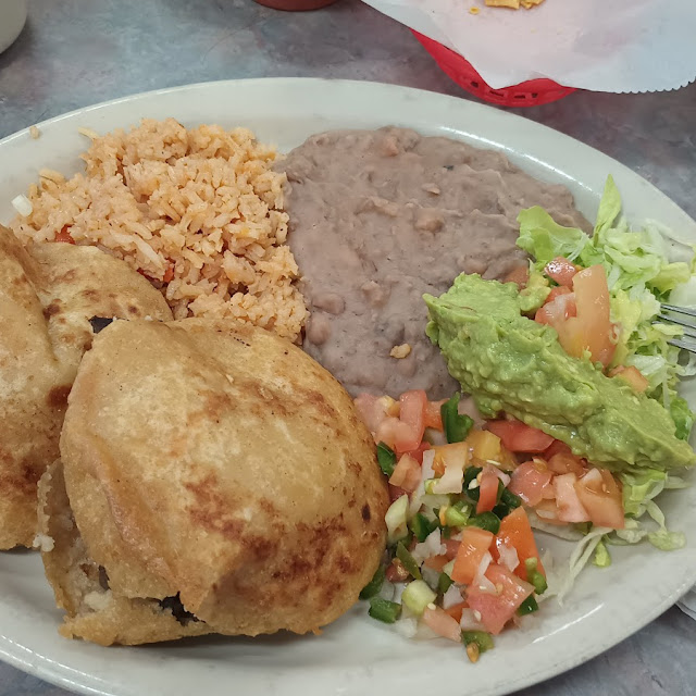 Gorditas De Chicharron De Puerco