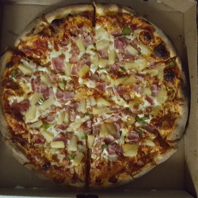 12 Hawaiian Pizza