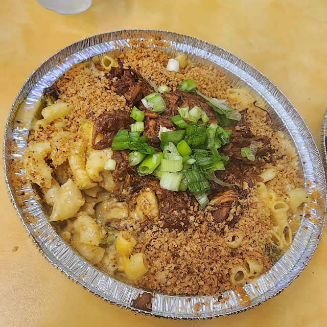 Mac and Cheese with BBQ Chicken Panko Green Onions Mushrooms and Broccoli