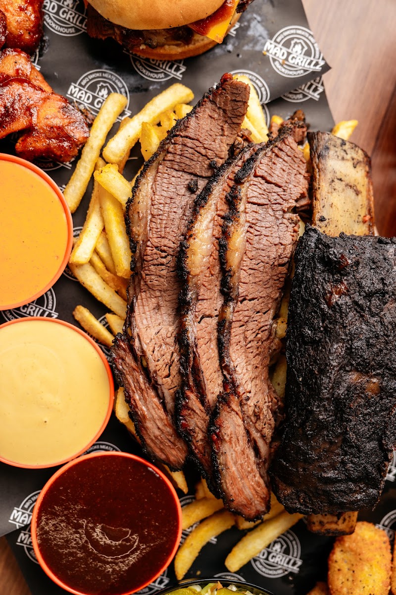 MAD GRILLZ SMOKEHOUSE GLENMORE PARK