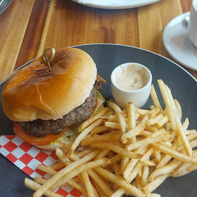 Hamburger Frite Colombienne