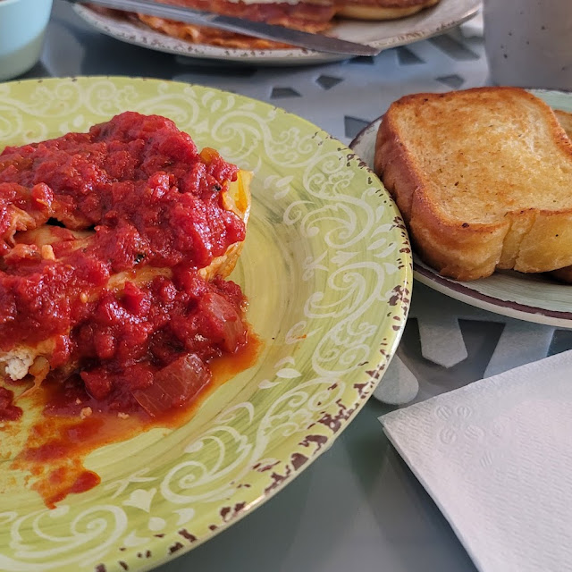 Lasagna w Garlic Bread