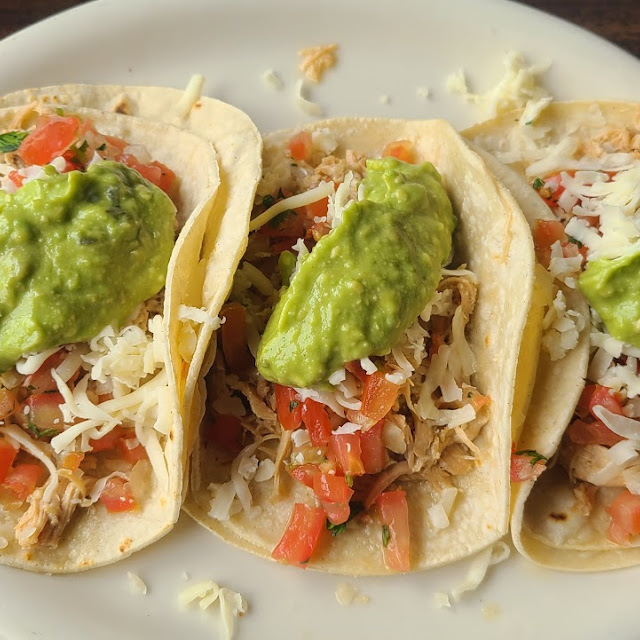Tacos de Pollo Desebrado
