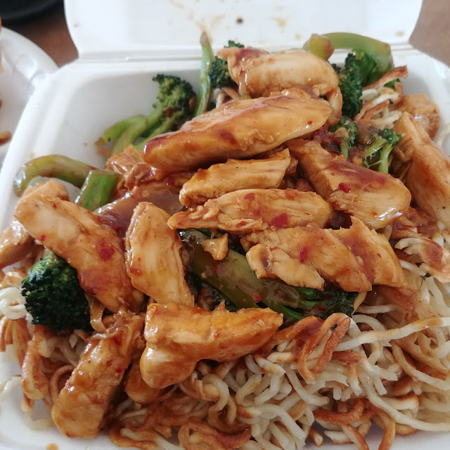 Crispy Noodles with Spicy Chicken