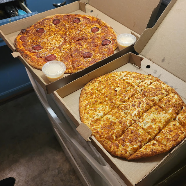 Medium Pepperoni Pizza with Garlic Fingers