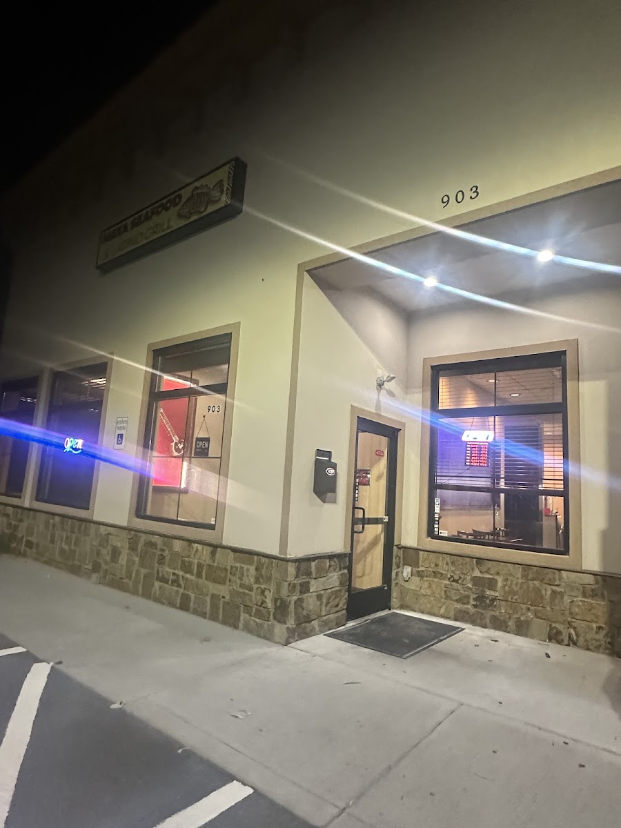 Maya Bar and Grill